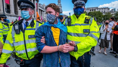 عکس | پلیس انگلیس بیش از 600 فعال محیط زیستی را بازداشت کرد