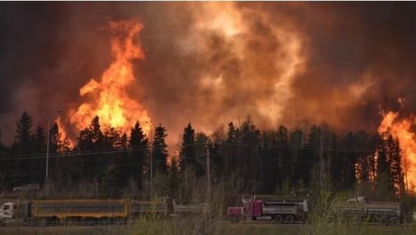 کمک برخی کشورها برای مهار آتش سوزی در کانادا / 50 ساختمان در خاکستر