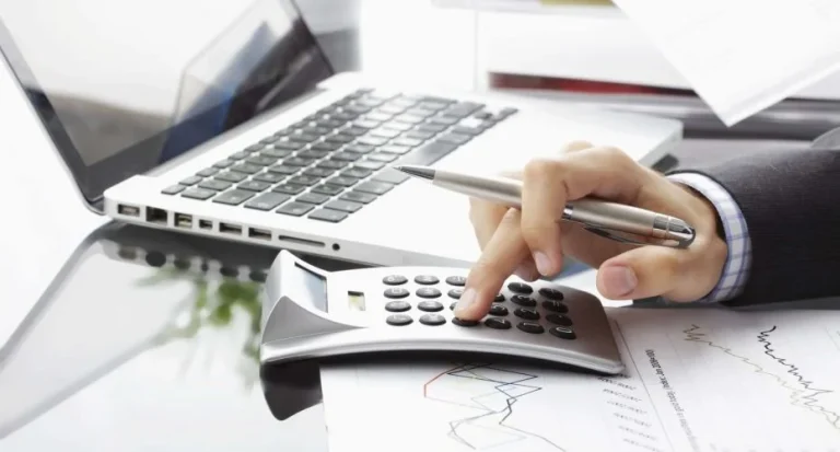 خدمات مالیاتی چیست و چرا باید استفاده کنیم؟