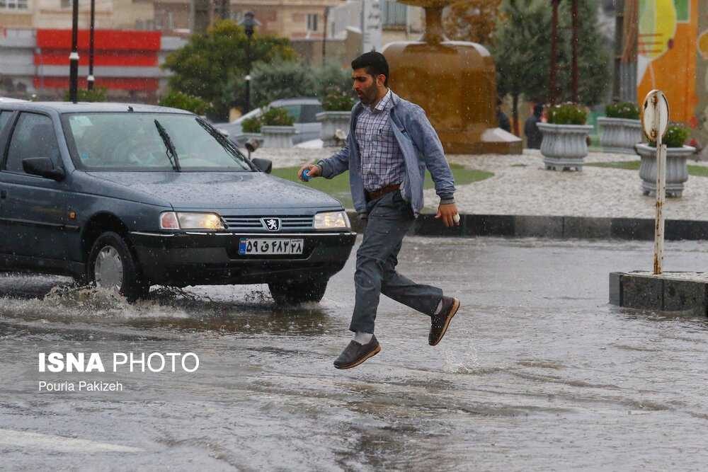 رگبار و رعد و برق در ۱۴ استان/ وزش باد شدید در ۱۶ استان